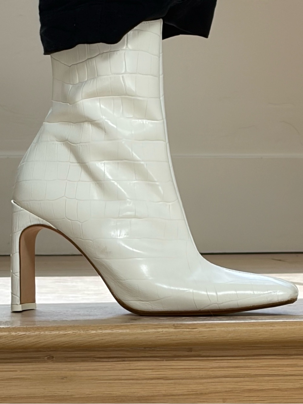 NIB $435 Miista “Marcelle” White Croc Effect Leather Boots - size 7